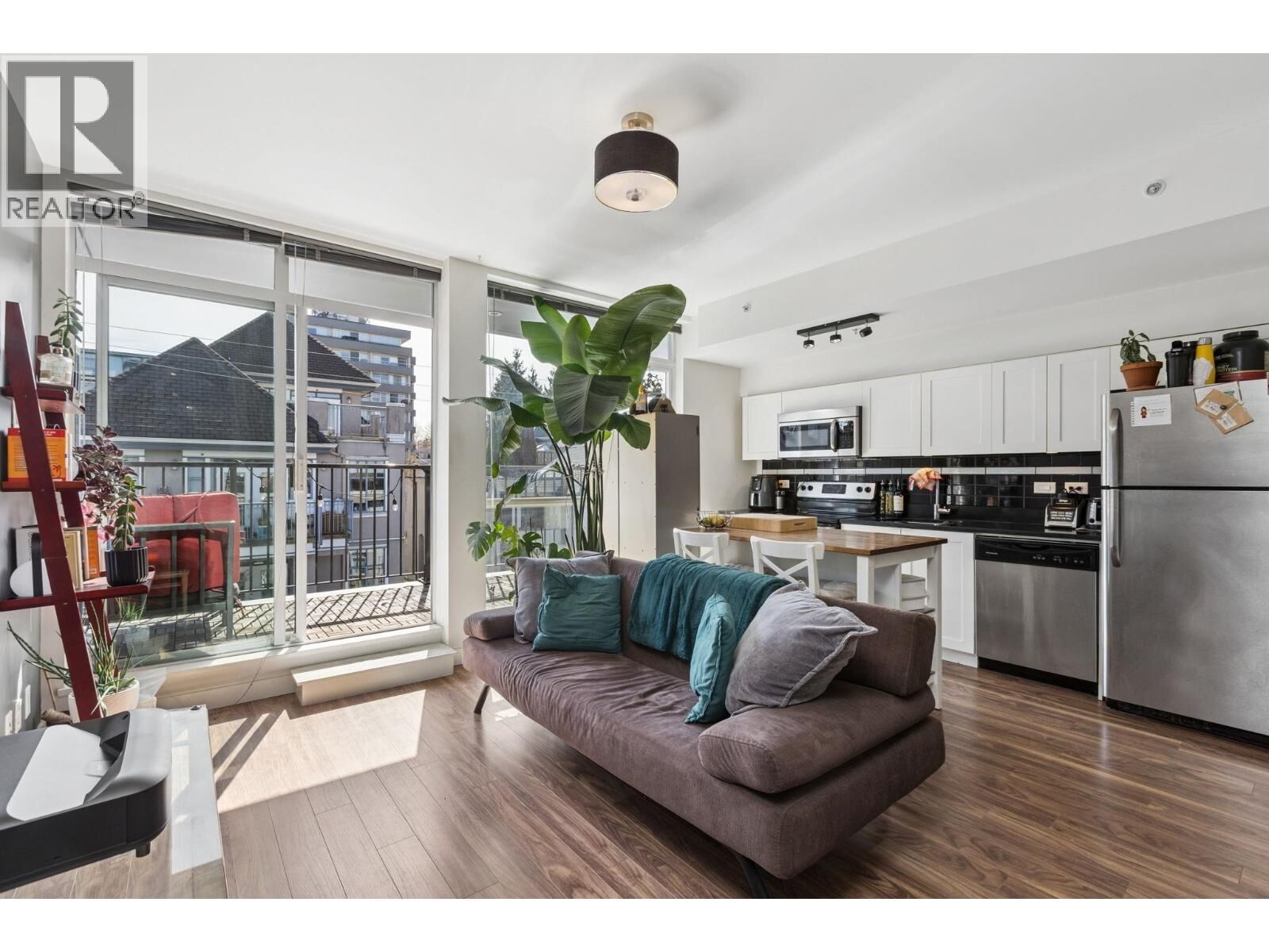 Property Photo:  2511 Quebec Street 406  BC V5T 0B6 