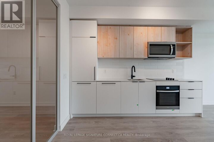 Property Photo:  1185 Dupont Street 517  ON M6H 0G5 