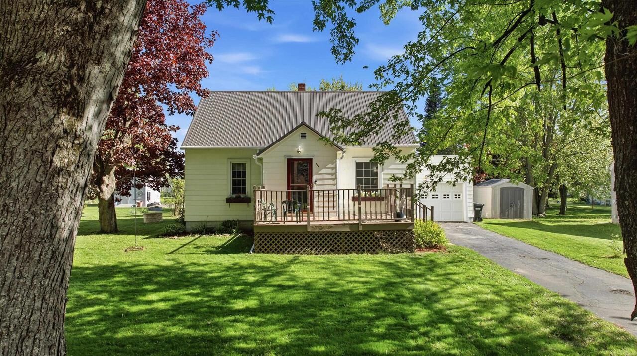 Property Photo:  419 W North Street  WI 54460 