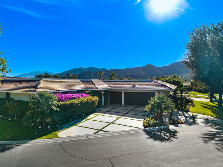 Property Photo:  6 Exeter Court  CA 92270 