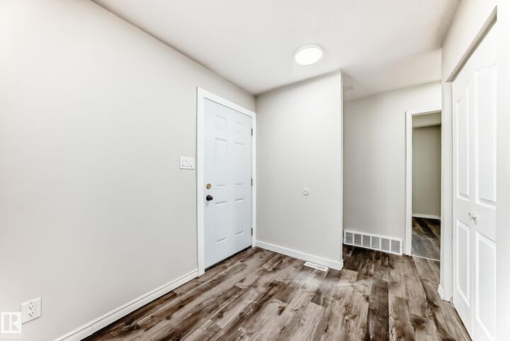 Property Photo:  8615 42A Avenue NW  AB T6K 1E6 