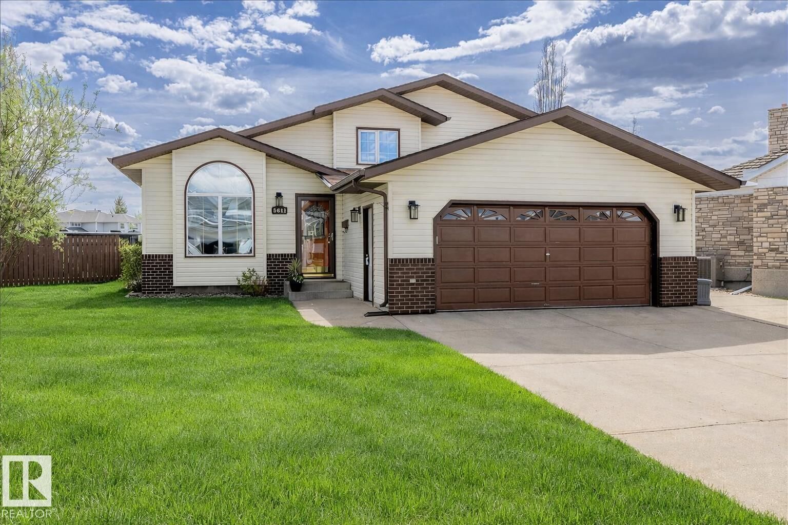 Property Photo: 5611 152B Avenue NW AB T5A 4X8