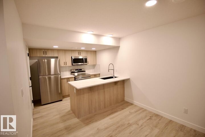 Property Photo: 6324 27 Avenue SW Bsmt AB T6X 3G4