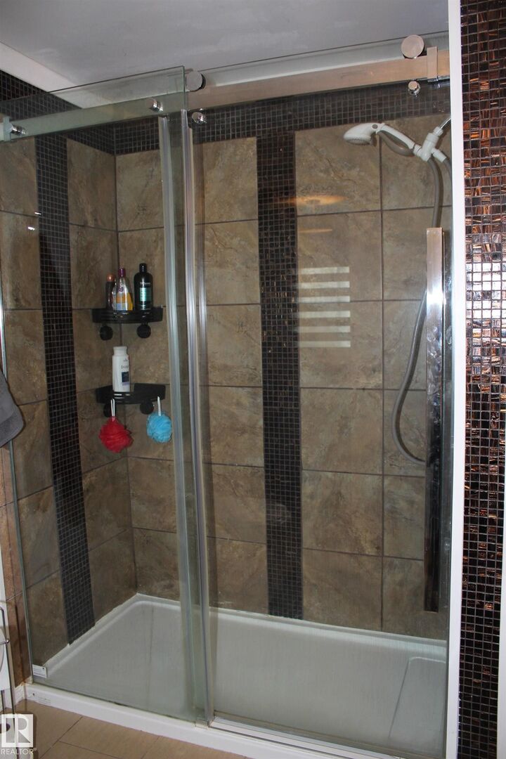 Property Photo:  1118 Lakevista Drive  AB T8H 1J6 
