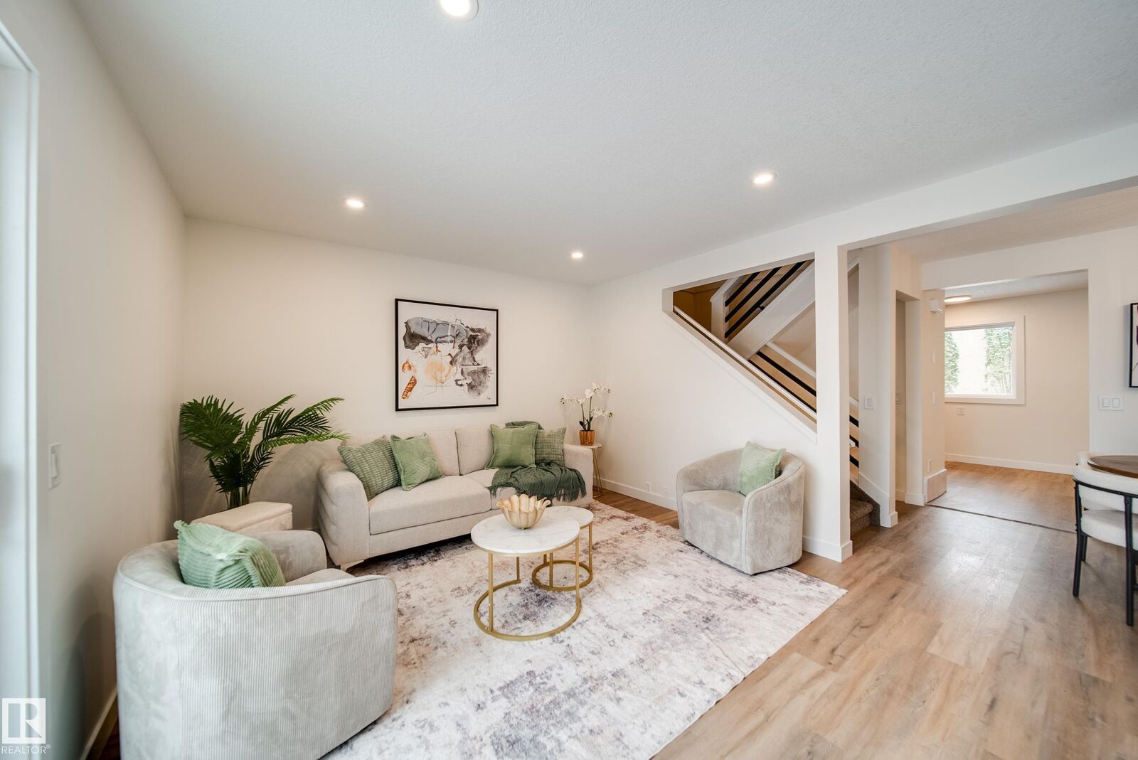 Property Photo:  125 Woodborough Way NW  AB T5Y 1N2 