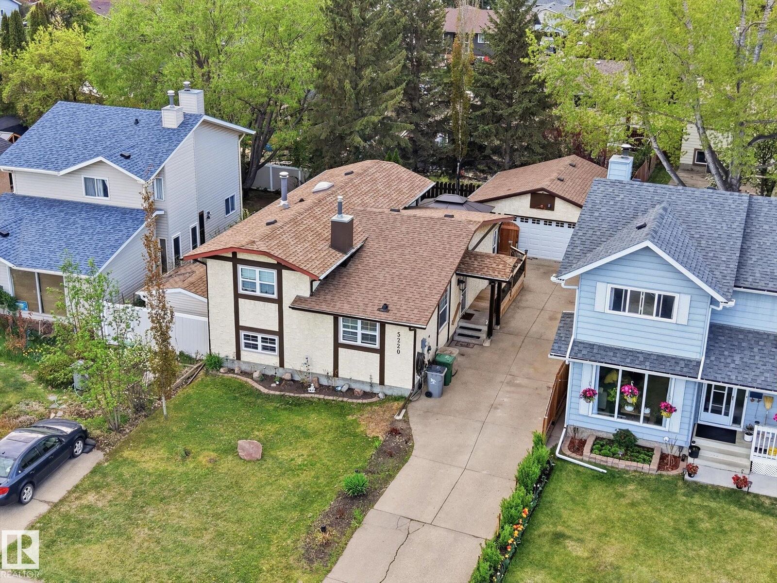 Property Photo:  5220 57 Street  AB T4X 1B3 