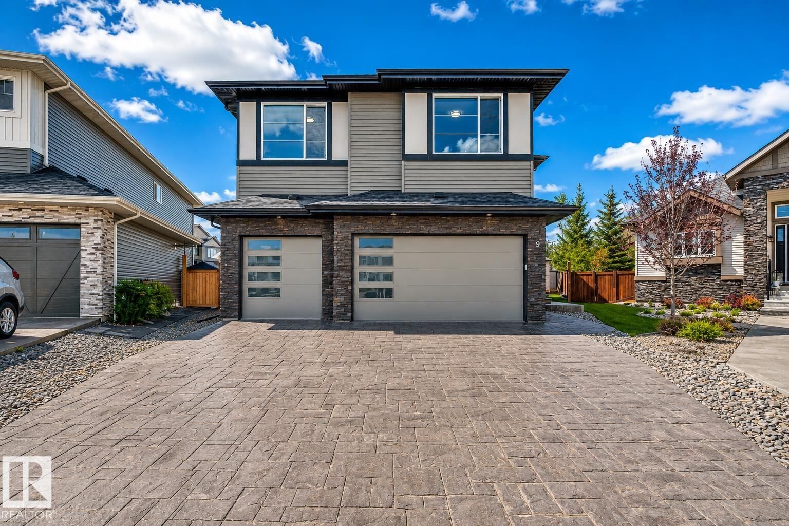 Property Photo: 9 Lincoln Court AB T7X 0N5