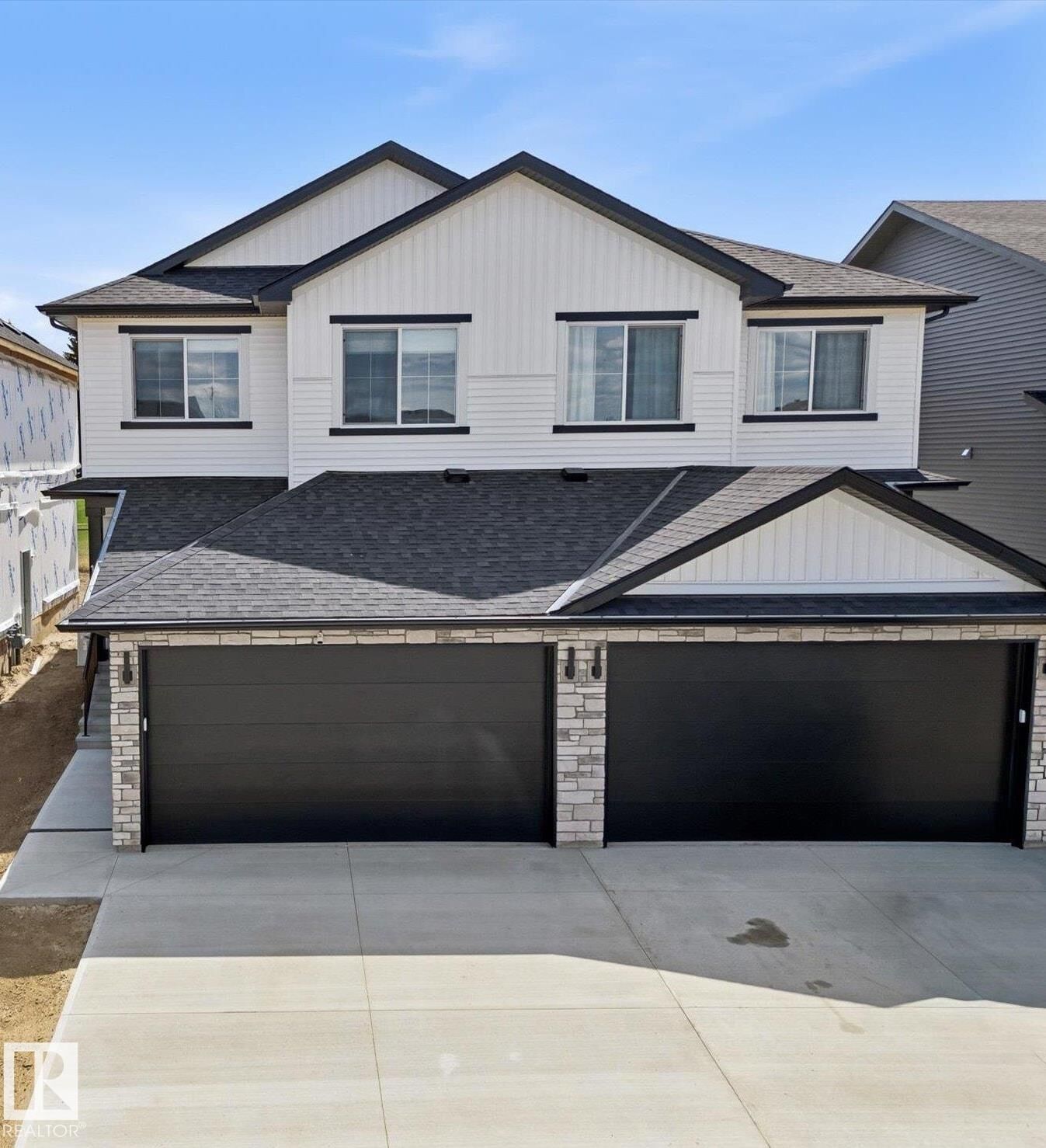 Property Photo: 18 Grayson Green AB T7Z 0P3