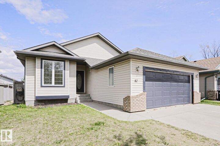 Property Photo:  82 Meadowview Point(E)  AB T8H 2E8 