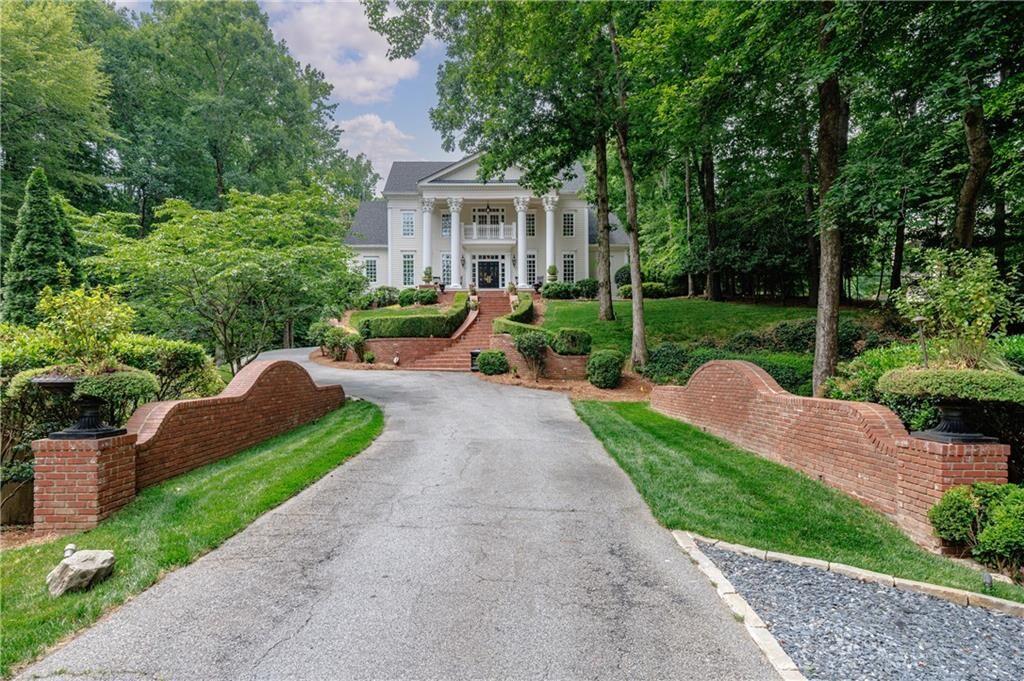 Property Photo:  510 Londonberry Road  GA 30327 