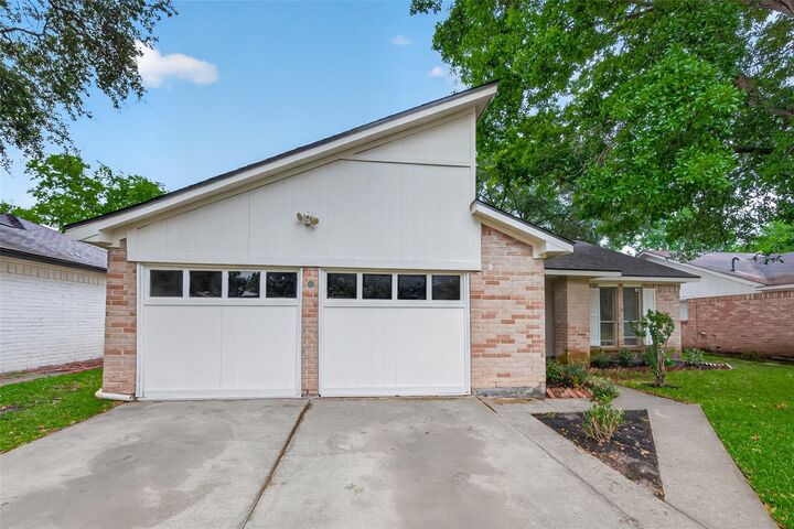 Property Photo:  7515 Londres Drive  TX 77083 