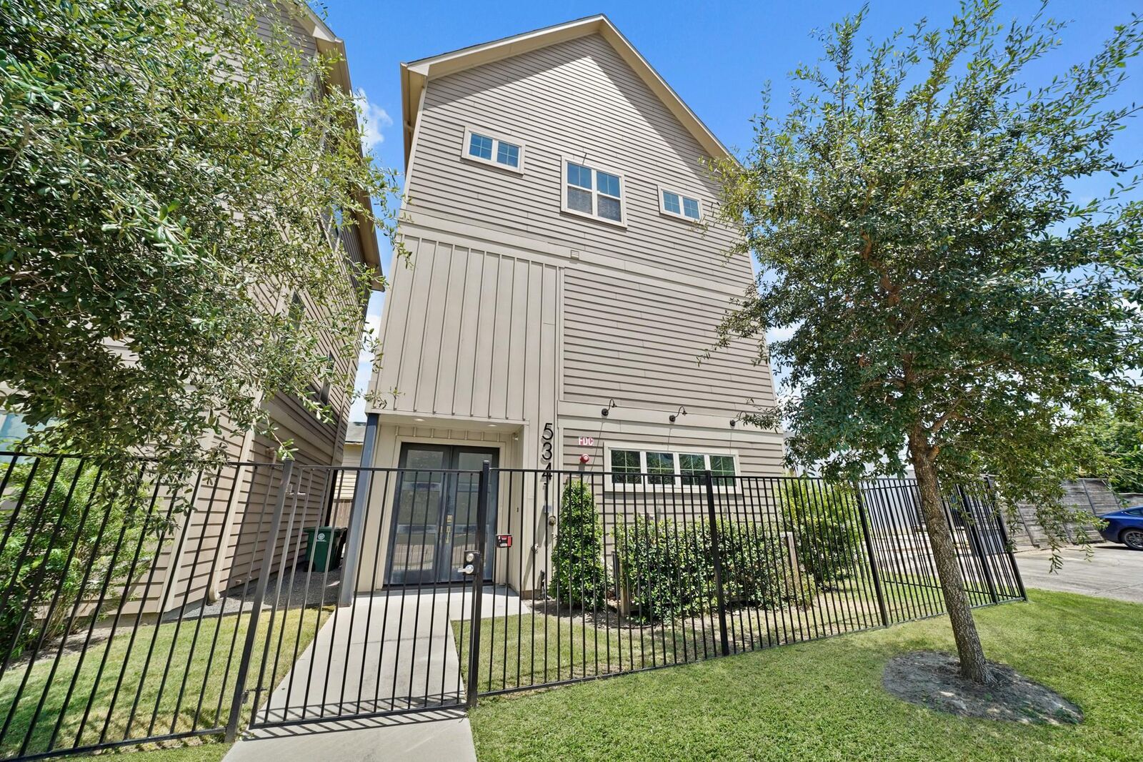 Property Photo:  5345 Larkin Street  TX 77007 