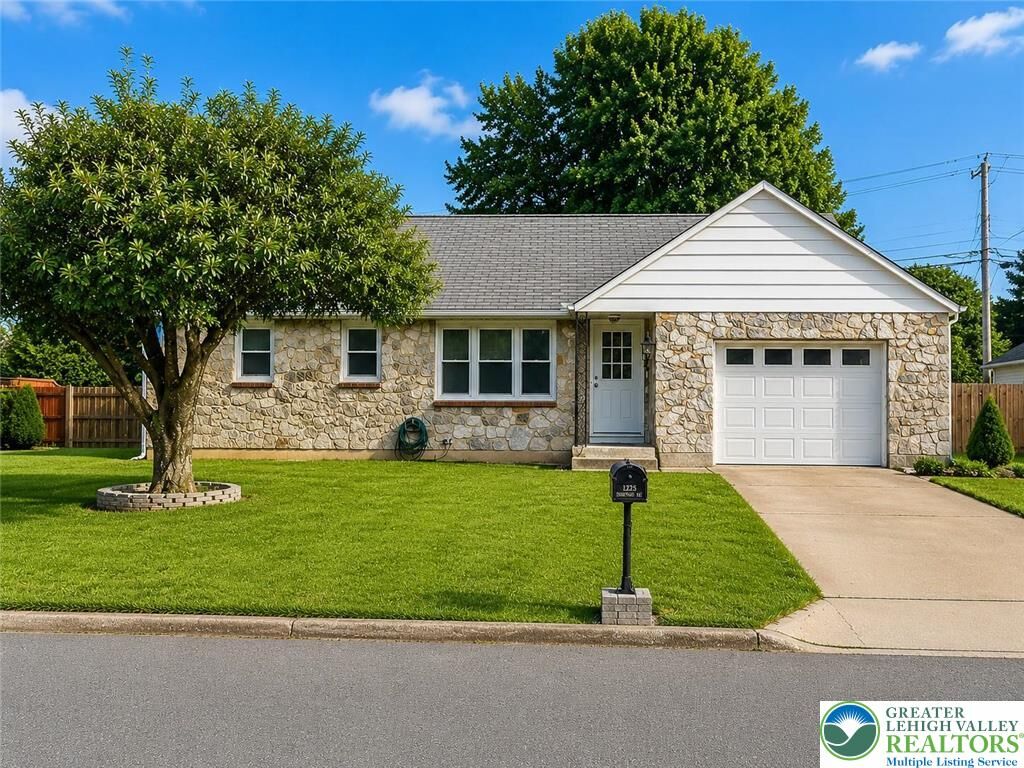 Property Photo: 1225 Brentwood Avenue PA 18017