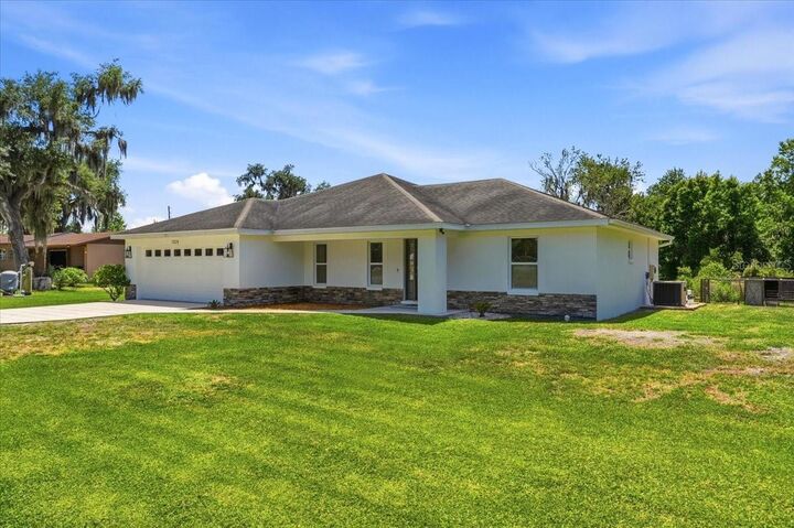 Property Photo:  7125 Honeysuckle Drive  FL 33813 