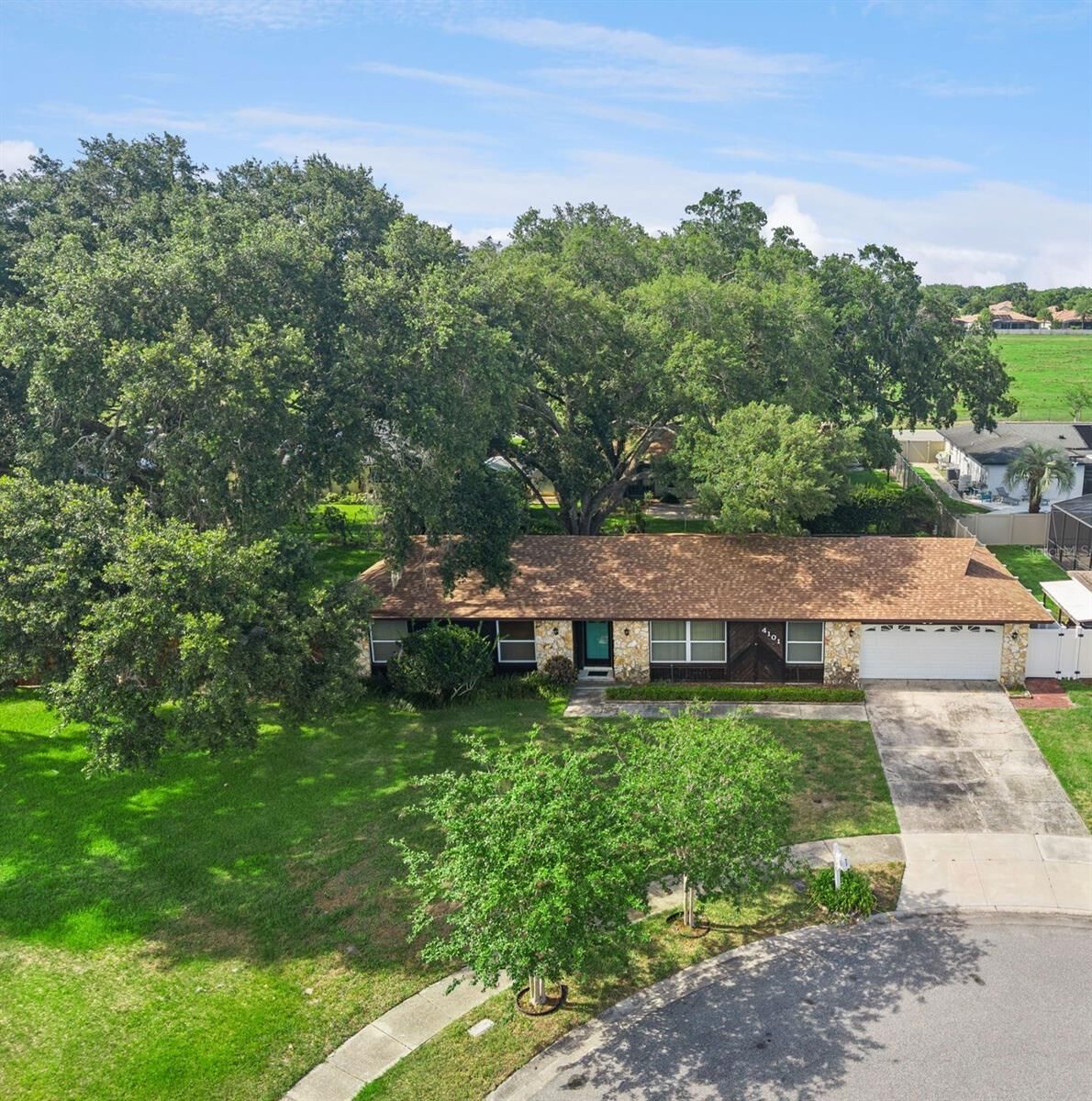 Property Photo: 4101 Playa Court FL 32812
