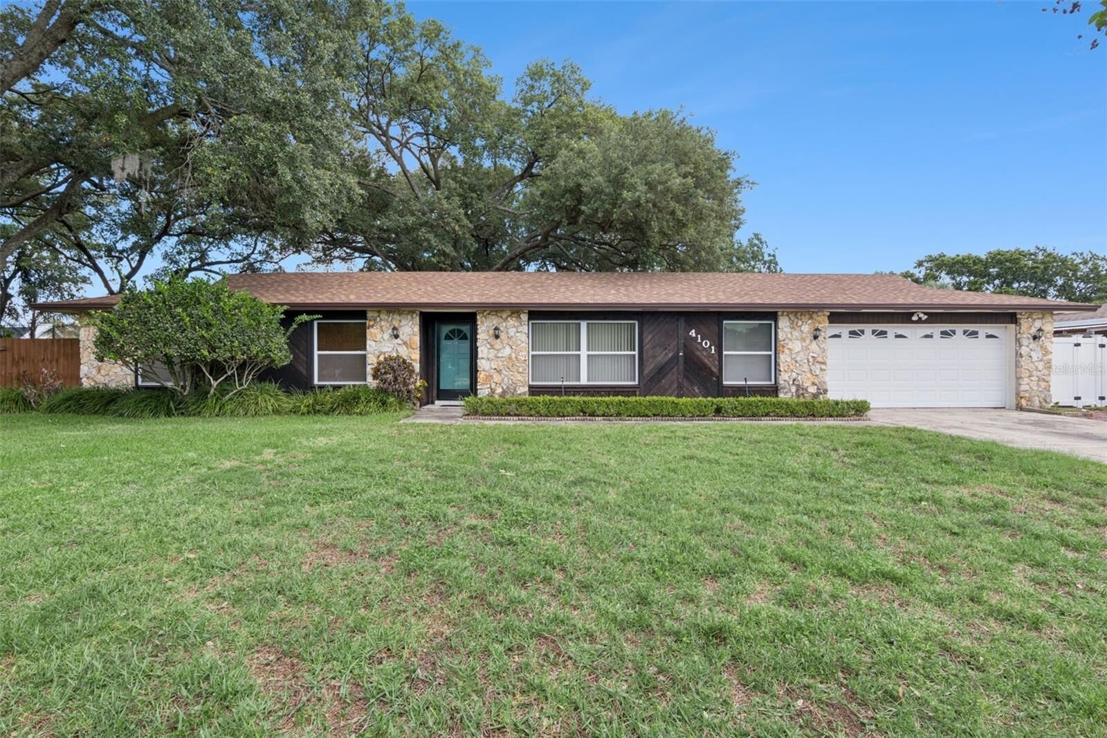 Property Photo: 4101 Playa Court FL 32812