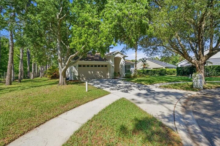 Property Photo: 5907 Lourdes Way FL 33558