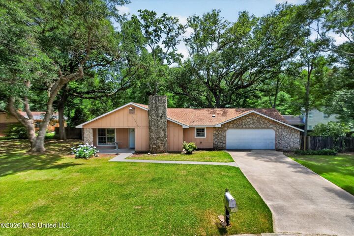 Property Photo:  3604 Oakside Circle  MS 39553 