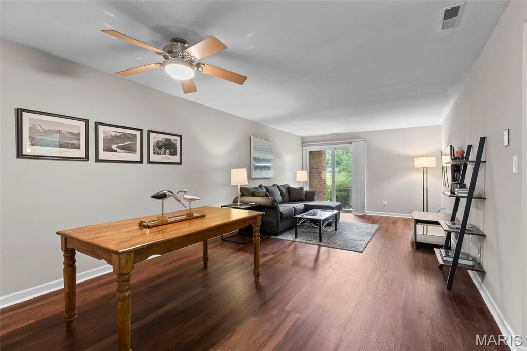 Property Photo: 1926 Hunting Lake Court 104 MO 63122