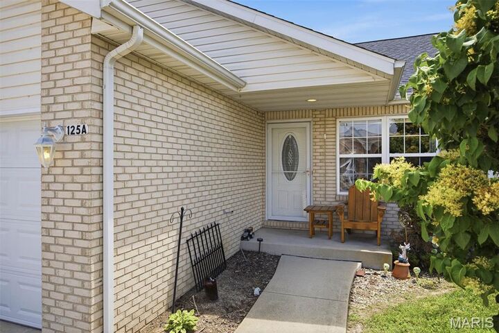 Property Photo:  125 Auburn Court A  IL 62249 