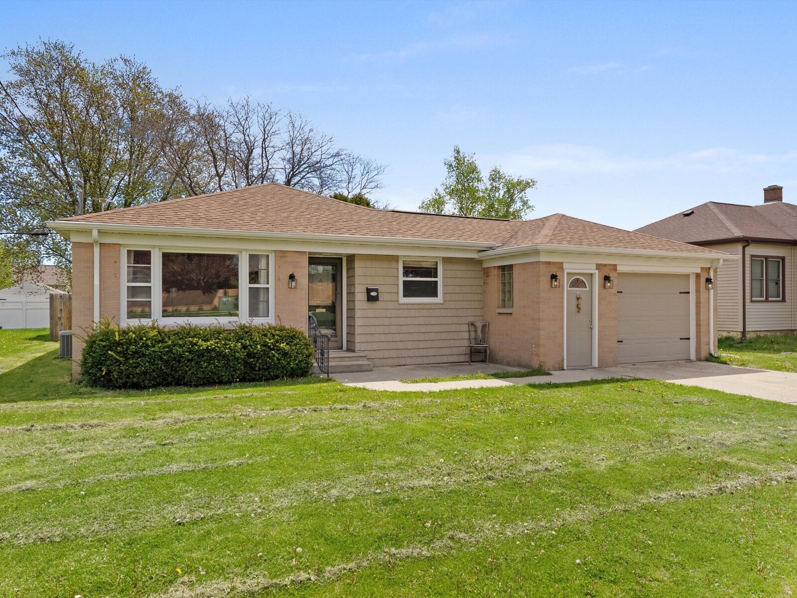 Property Photo:  611 S 32nd St  WI 54220 