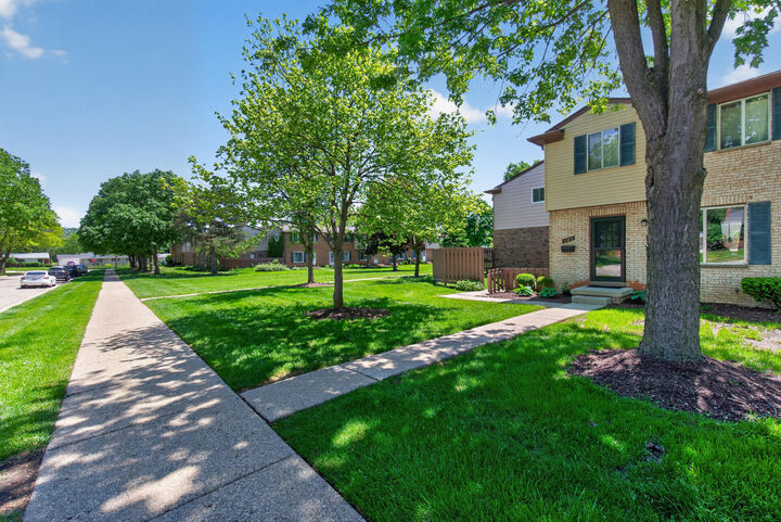 Property Photo:  141 Sheffield Drive  MI 48176 
