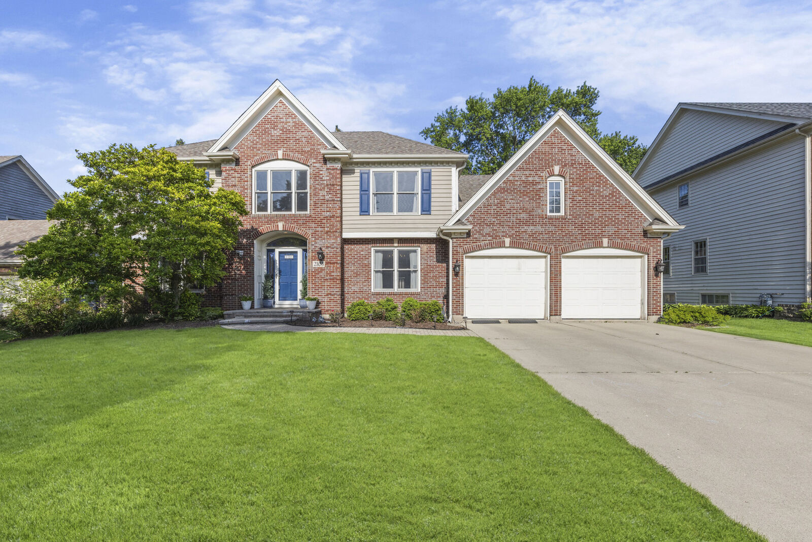 Property Photo:  2103 Nachtman Court  IL 60187 