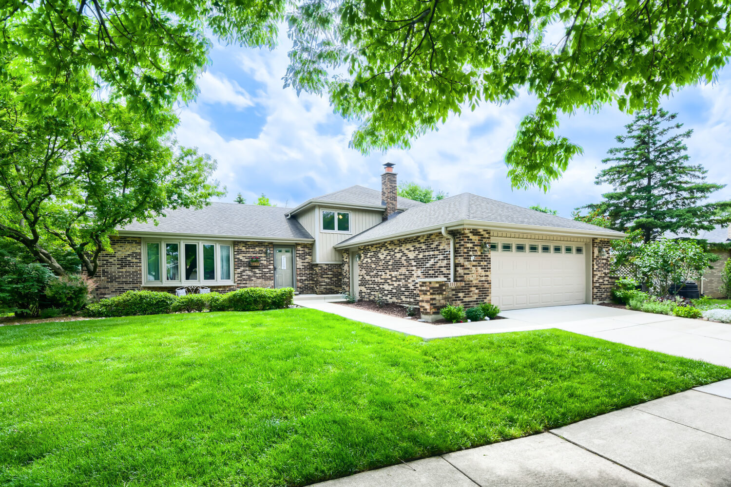 Property Photo:  1325 Hawkins Avenue  IL 60516 