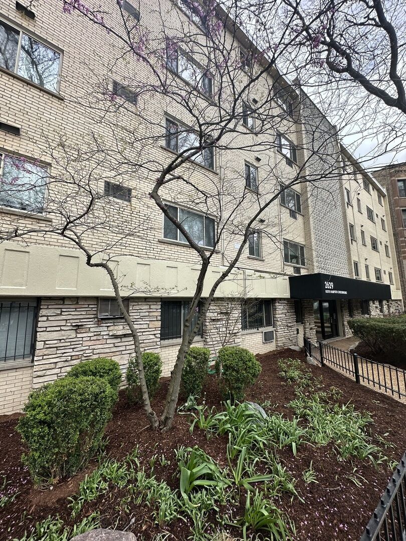 Property Photo:  2629 N Hampden Court 213  IL 60614 