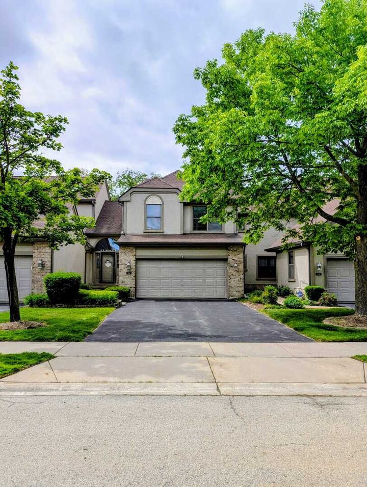 Property Photo: 204 Bright Ridge Drive IL 60194
