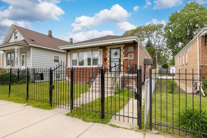 Property Photo:  4830 S Ridgeway Avenue  IL 60632 