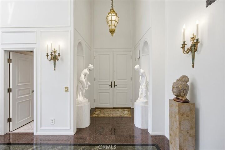 Property Photo:  420 Esplanade 7  CA 90277 