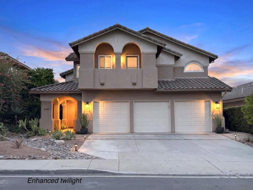 Property Photo:  