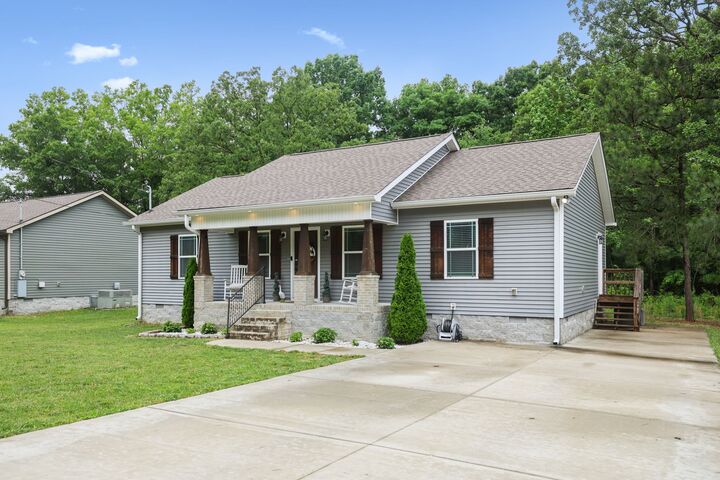 Property Photo: 1546 S Spring St TN 37355