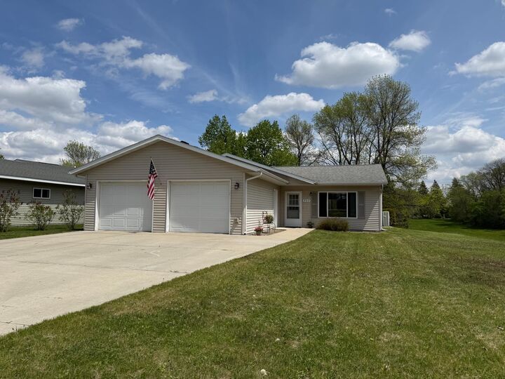 Property Photo:  909 Oak Street  MN 56308 