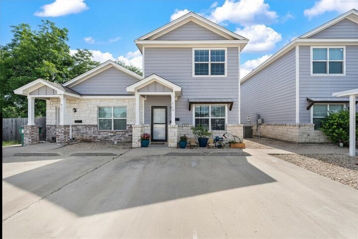 Property Photo: 713 Park Street TX 76657