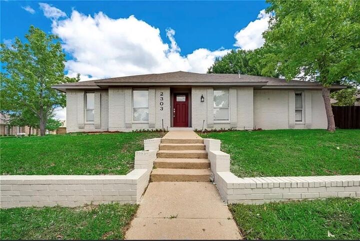 Property Photo:  2303 Silverthorne Drive  TX 75287 