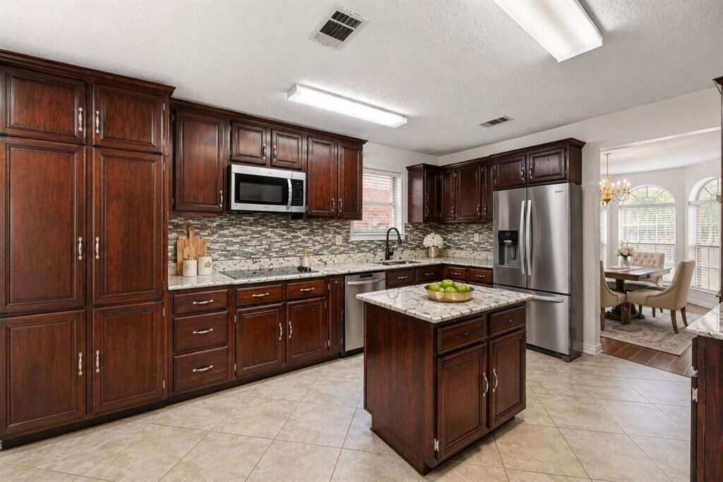 Property Photo: 1521 Curtis Lane TX 75104