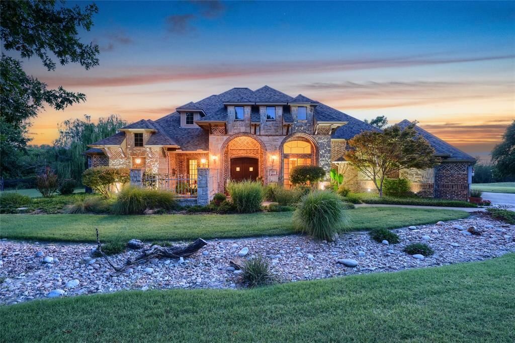 Property Photo:  105 Dalview Drive  TX 75126 