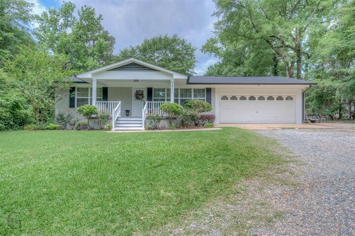 Property Photo:  701 Chandler Road  LA 71037 