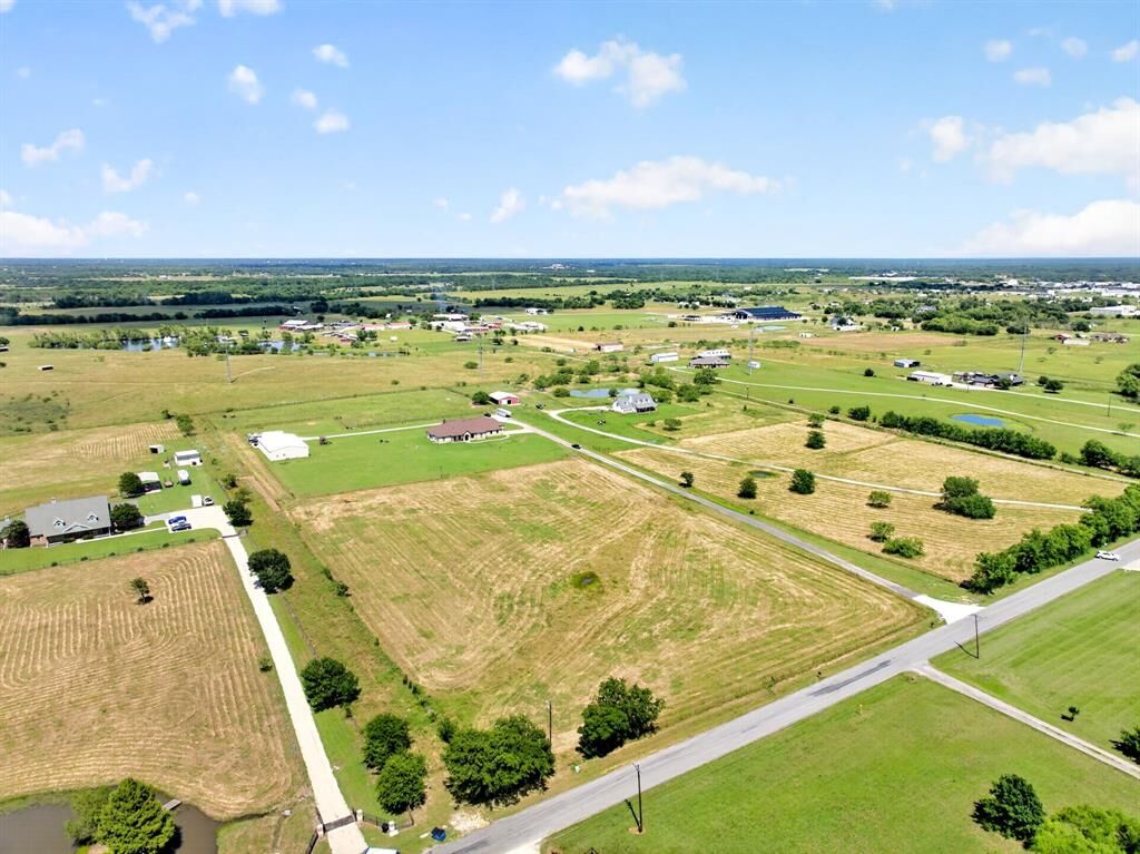 Property Photo:  1700 N Munson Road  TX 75189 