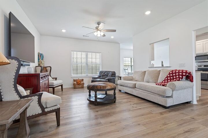 Property Photo:  201 Pin Oak Street  AR 72734 