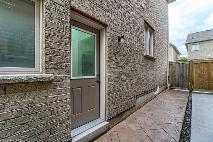 Property Photo: 88 Natronia Trail Bsmt ON L6P 3N8