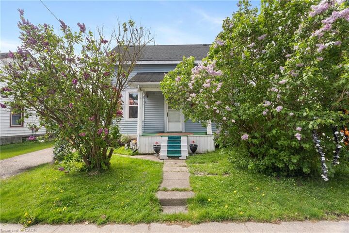 Property Photo:  21 Brant Street  ON N5A 3X1 