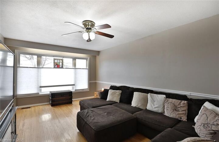 Property Photo:  442 Greenhill Avenue  ON L8K 5E4 