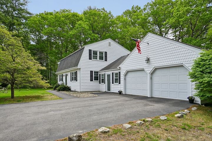 Property Photo:  7 Farrwood Dr  MA 01810 