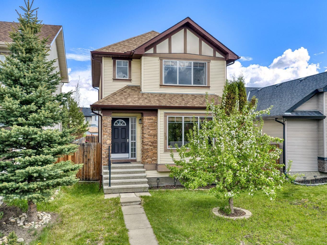 Property Photo:  28 Cranberry Lane SE  AB T3M 0L5 