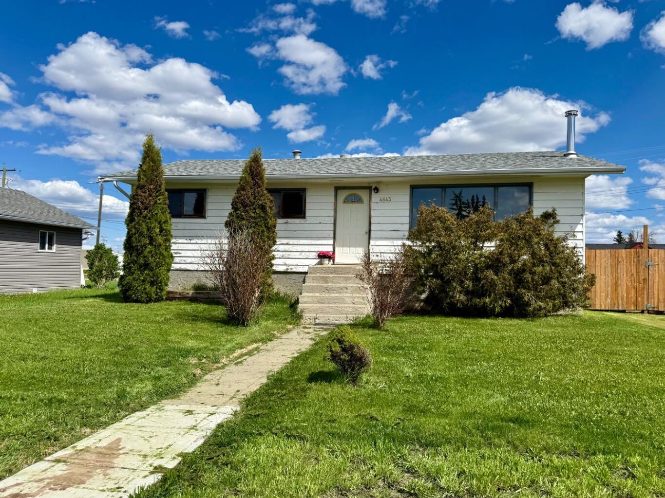 Property Photo: 4643 52 Street AB T0H 3A0