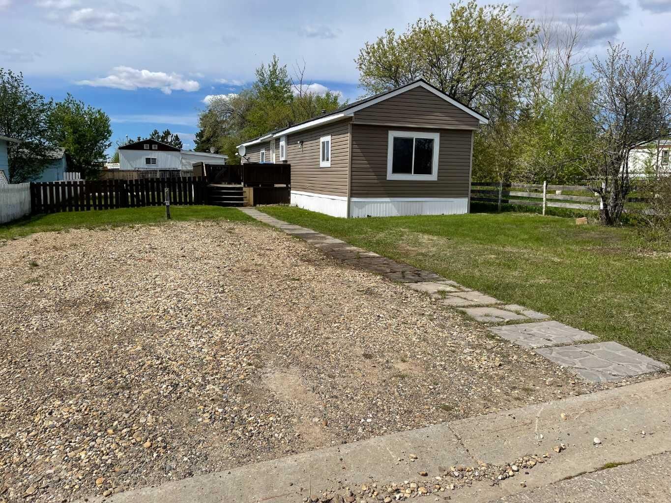 Property Photo:  10404 100 Street  AB T0H 1L0 