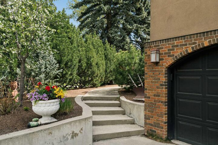 Property Photo:  1109 Council Way SW  AB T2T 1X5 